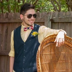 Meet your Posher, Levi